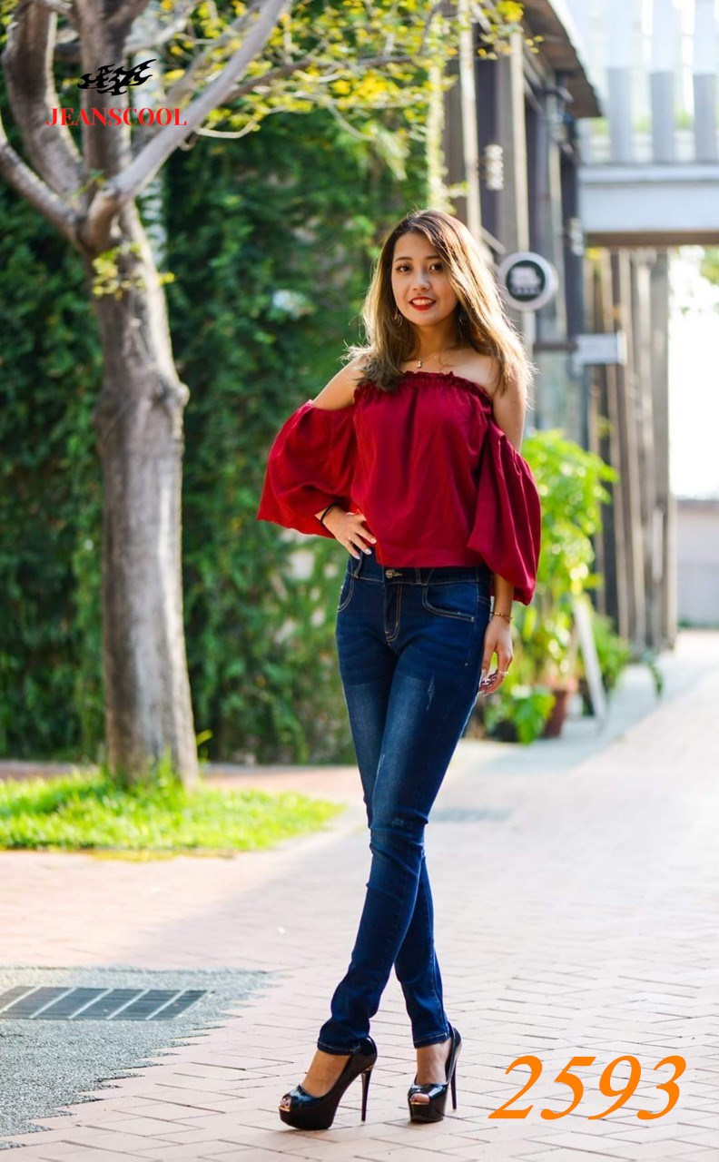 小胡子牛仔【2593】排扣高腰長褲，深色丹寧，吊磨工藝增加自然感，3D激瘦立體剪裁，修腰豐臀版，經典推薦款。