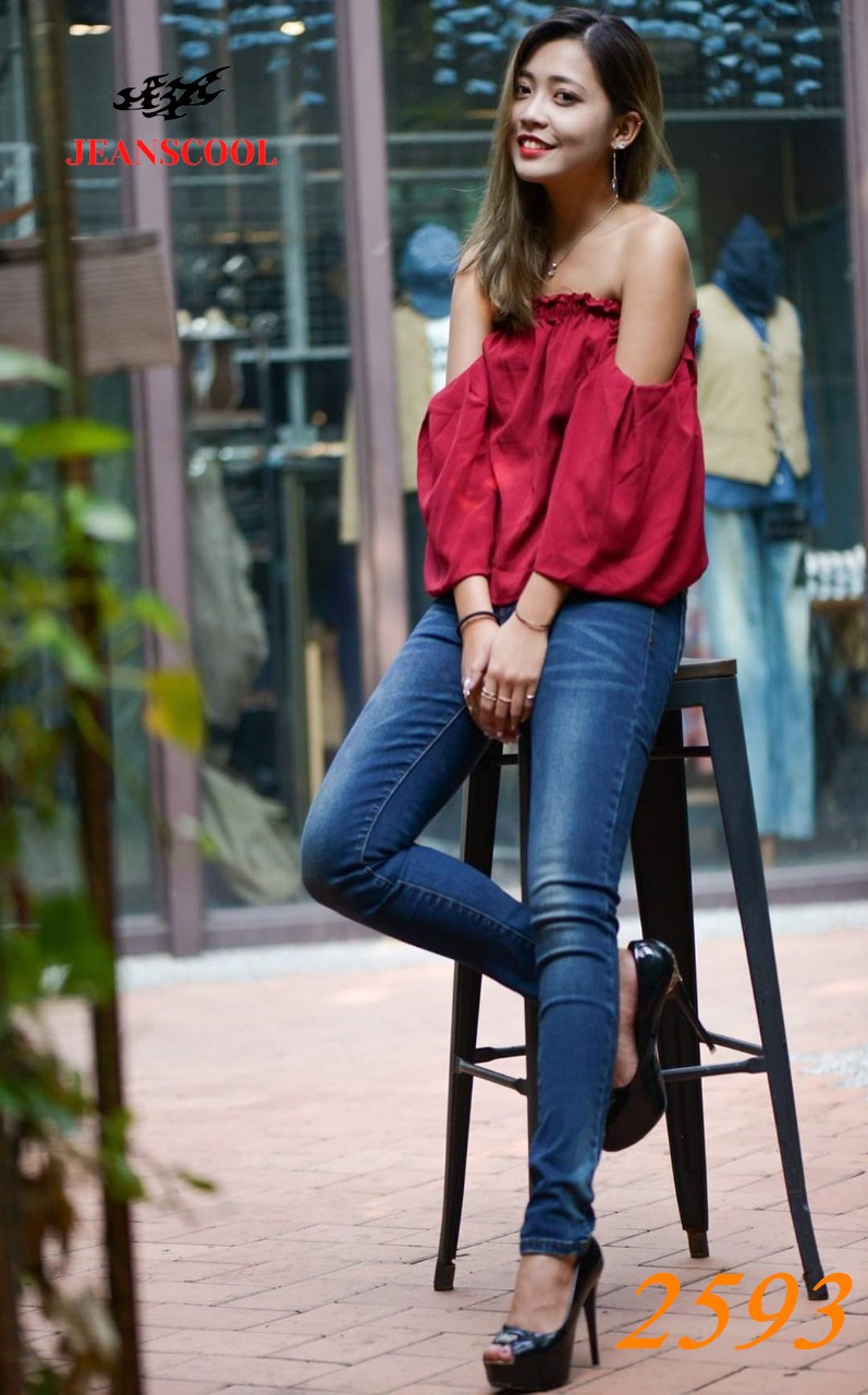 小胡子牛仔【2593】排扣高腰長褲，深色丹寧，吊磨工藝增加自然感，3D激瘦立體剪裁，修腰豐臀版，經典推薦款。