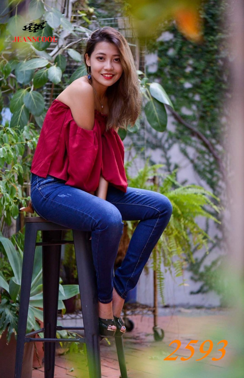 小胡子牛仔【2593】排扣高腰長褲，深色丹寧，吊磨工藝增加自然感，3D激瘦立體剪裁，修腰豐臀版，經典推薦款。