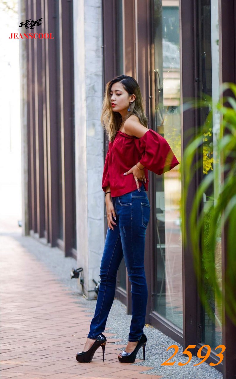 小胡子牛仔【2593】排扣高腰長褲，深色丹寧，吊磨工藝增加自然感，3D激瘦立體剪裁，修腰豐臀版，經典推薦款。