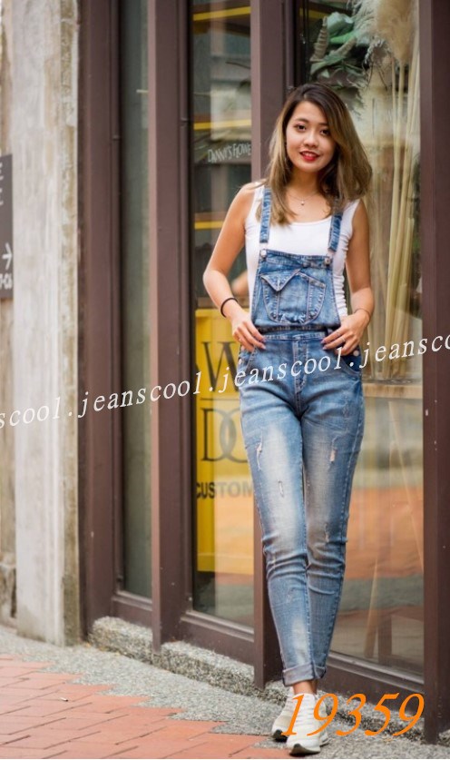 小胡子牛仔【19359】吊帶長褲，懷舊色系，激瘦剪裁，不規則磨損設計，增加自然感，時尚休閒推薦款。