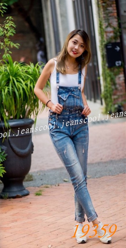 小胡子牛仔【19359】吊帶長褲，懷舊色系，激瘦剪裁，不規則磨損設計，增加自然感，時尚休閒推薦款。