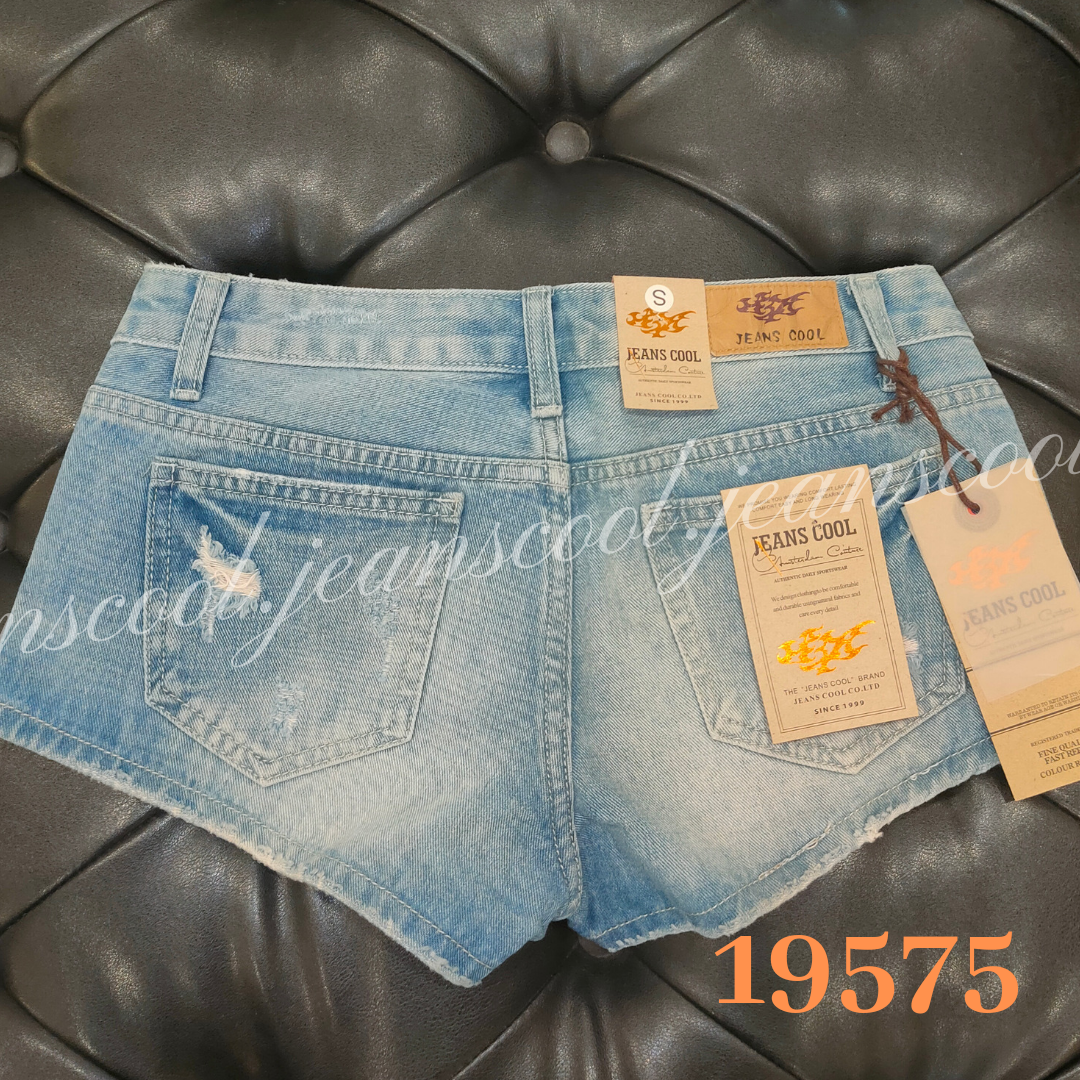 小胡子牛仔【19575】牛仔短褲，韓版彩藍色系，空間瘦腿版，視覺瘦腿，磨損設計增加自然感，空間瘦腿推薦款。