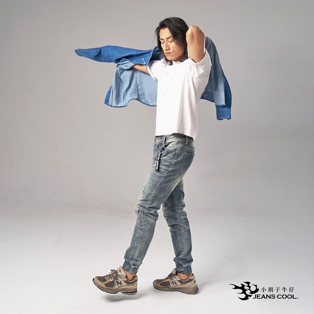 小胡子牛仔【型男939】縮口褲，淺懷舊色系，微鬆款，棉質彈力(劈腿方便)，束口造型簡潔俐落，陽光推薦款。