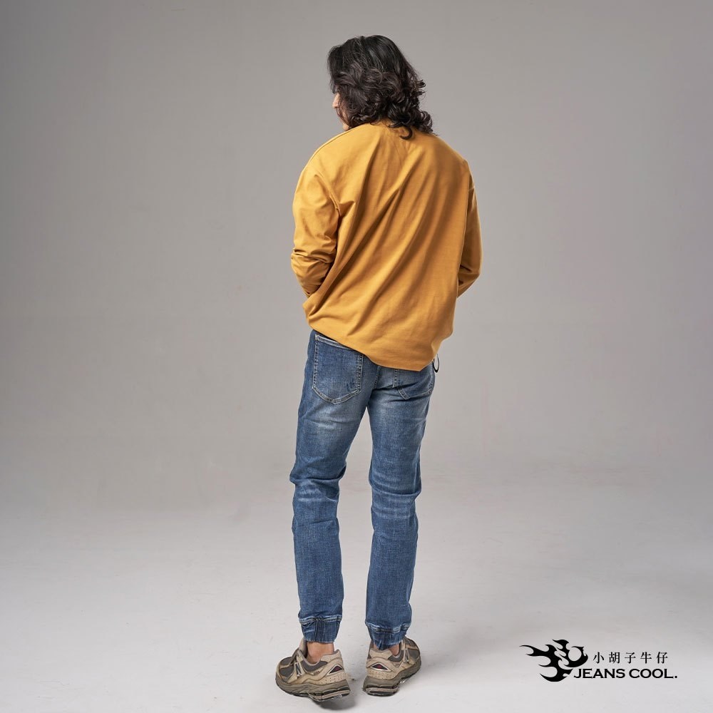 小胡子牛仔【型男952】縮口褲，深色牛仔藍，微鬆款，棉質彈力(劈腿方便)，束口造型簡潔俐落，陽光推薦款。