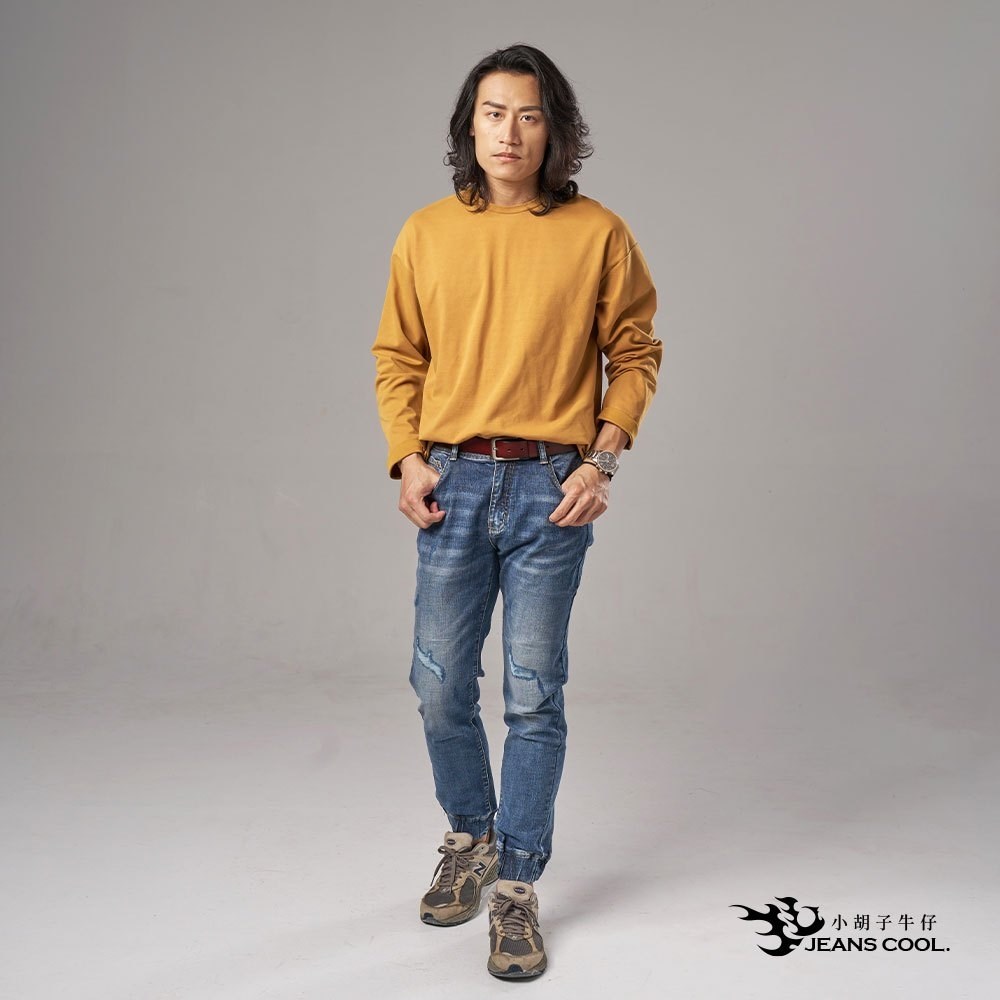 小胡子牛仔【型男952】縮口褲，深色牛仔藍，微鬆款，棉質彈力(劈腿方便)，束口造型簡潔俐落，陽光推薦款。