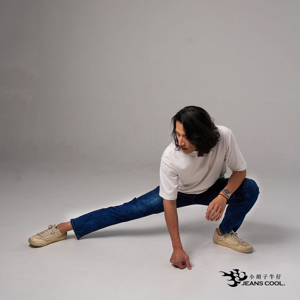 小胡子牛仔【型男933】牛仔長褲，深色牛仔藍，層次渲染，棉質彈力(劈腿方便)，時尚個性，修身煙管，帥氣推薦款。