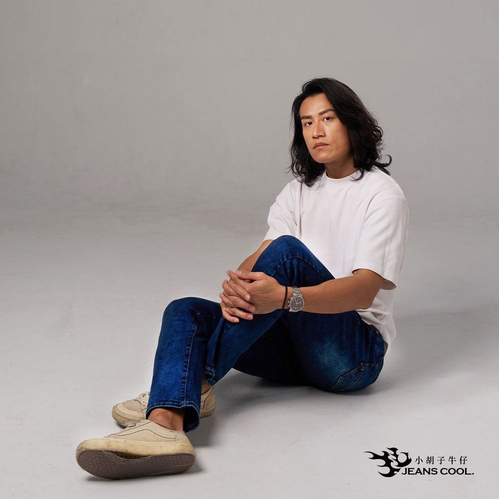 小胡子牛仔【型男933】牛仔長褲，深色牛仔藍，層次渲染，棉質彈力(劈腿方便)，時尚個性，修身煙管，帥氣推薦款。