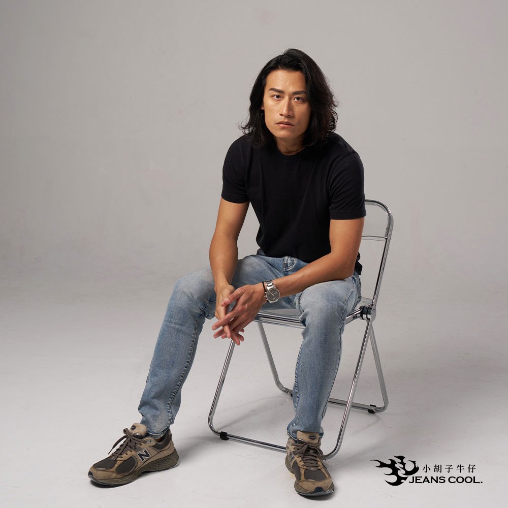 小胡子牛仔【型男966】牛仔長褲，淺色質感刷白，棉質彈力(劈腿方便)，時尚個性，修身煙管，帥氣推薦款。