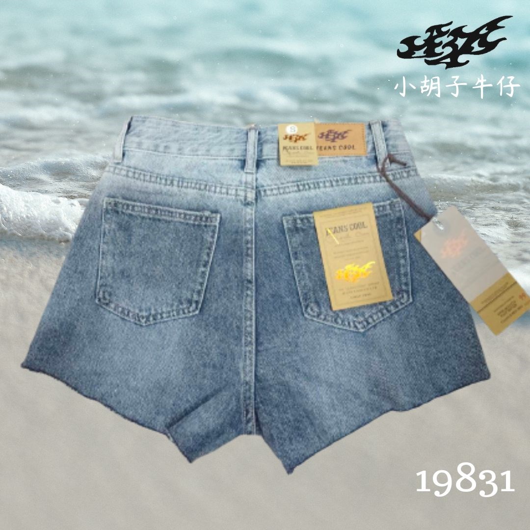 小胡子牛仔【19831】高腰短褲，獨家藍灰漸層，包覆小腹瘦腰，修腰豐臀，空間瘦腿版，時尚推薦款。
