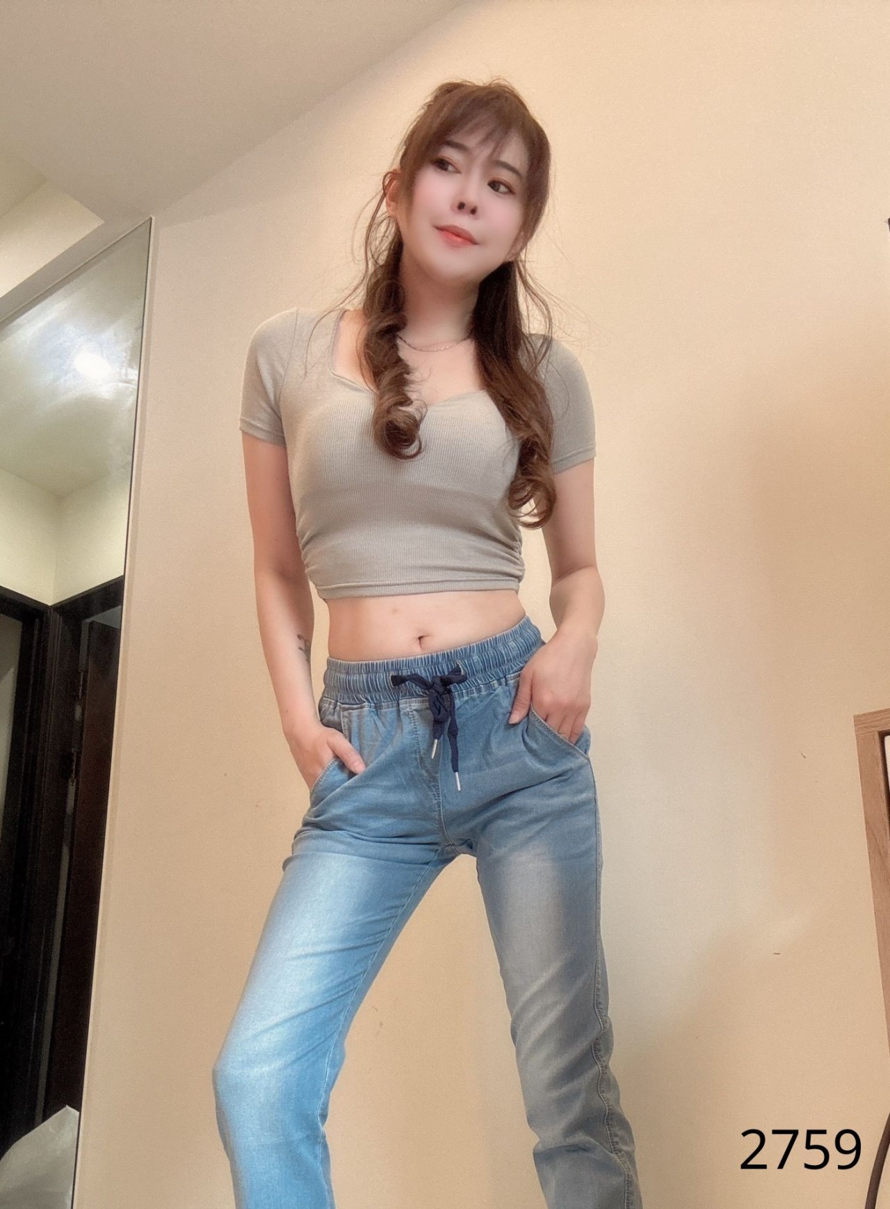 小胡子牛仔【2759】縮口褲，淡彩藍色系，中性款男女皆可穿，棉質彈性，微鬆休閒時尚，束口造型簡潔俐落。
