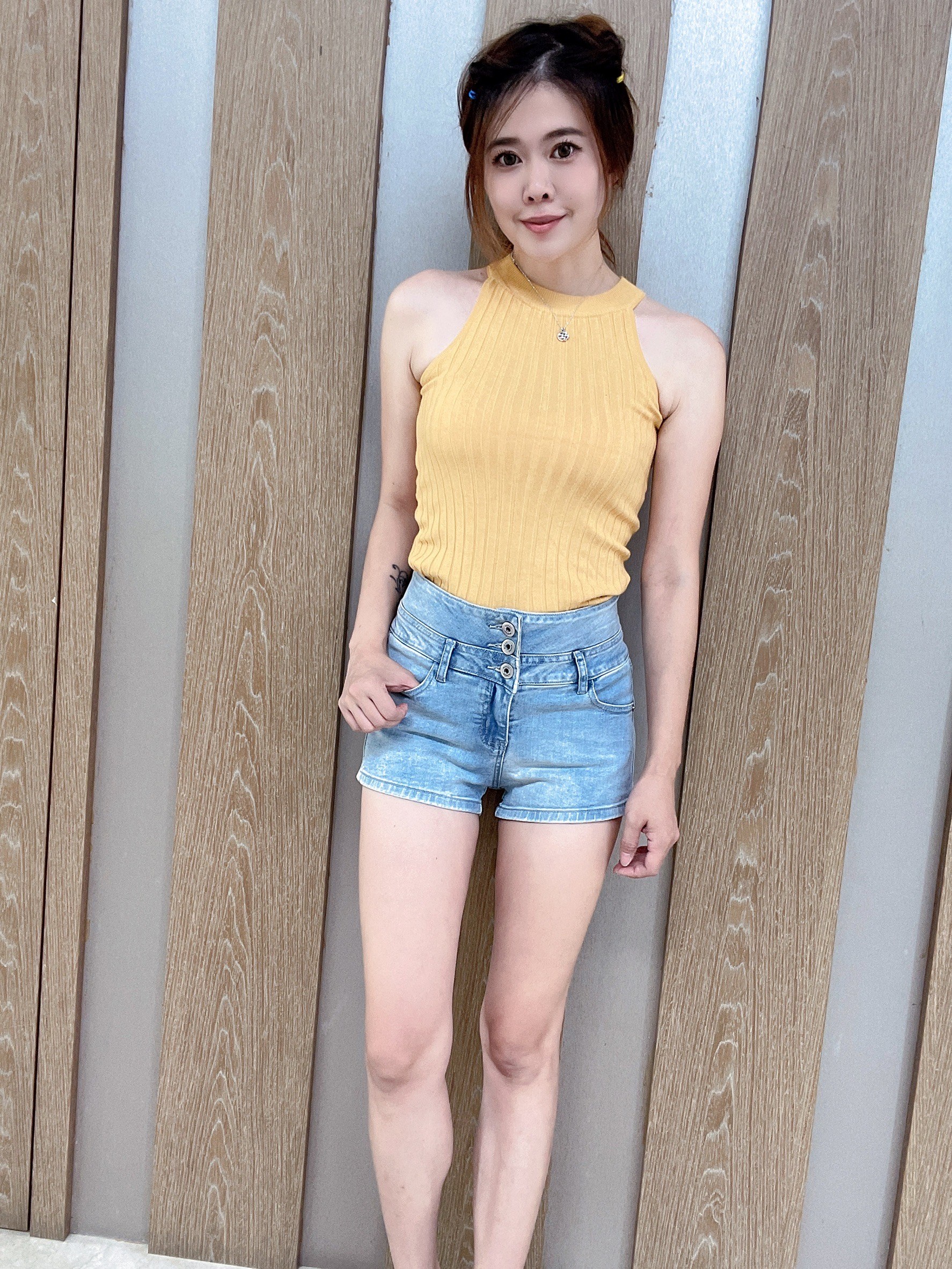 小胡子牛仔【19663】小蠻腰-高腰短褲，特殊色系-神洗白，彈力空間版，視覺瘦腿，修腰豐臀，經典推薦款。