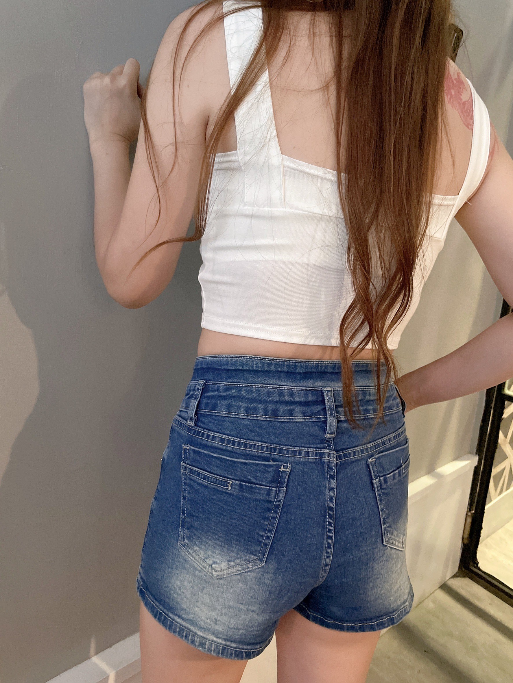 小胡子牛仔【19666】小蠻腰-高腰短褲，彩藍色系，氣質百褡，包覆小腹瘦腰，空間瘦腿激瘦翹臀，經典推薦款。