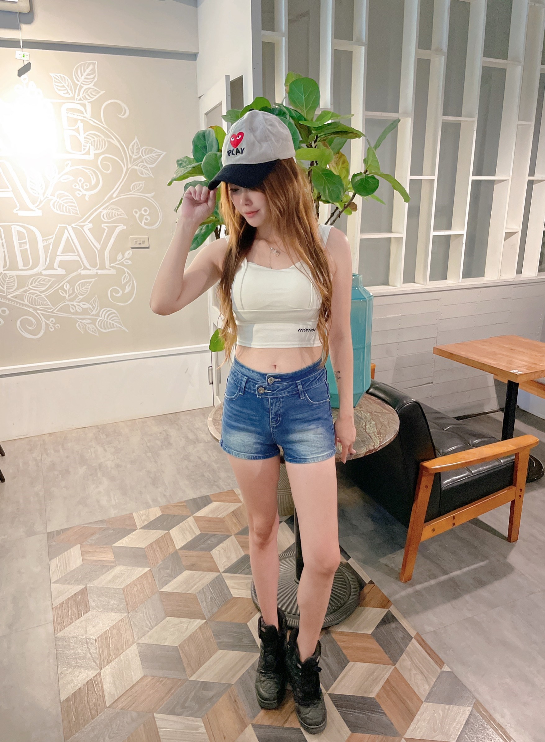 小胡子牛仔【19666】小蠻腰-高腰短褲，彩藍色系，氣質百褡，包覆小腹瘦腰，空間瘦腿激瘦翹臀，經典推薦款。