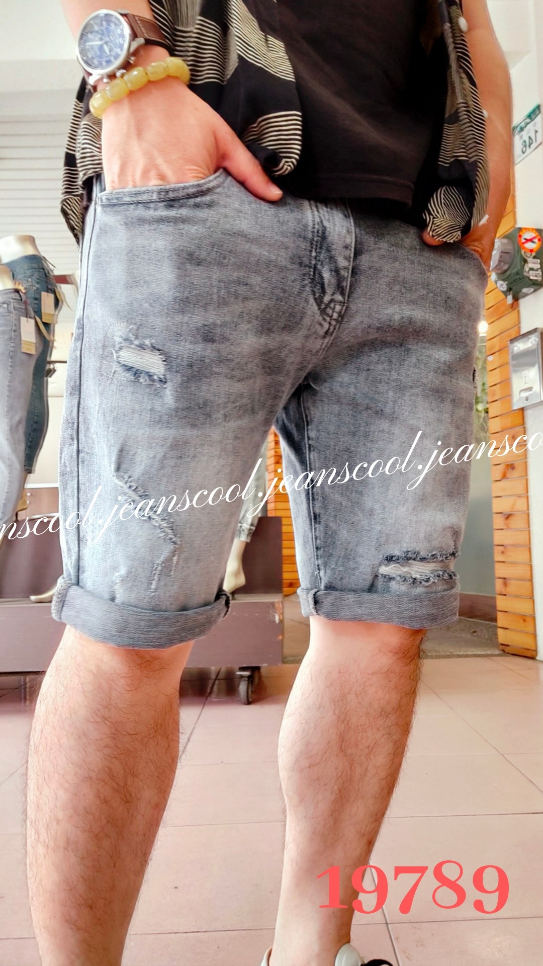 小胡子牛仔【型男19789】牛仔短褲/馬褲，鹽系-藍灰色，棉質彈力(劈腿方便)，時尚個性褲腳可反摺穿出時尚感，帥氣推薦款。