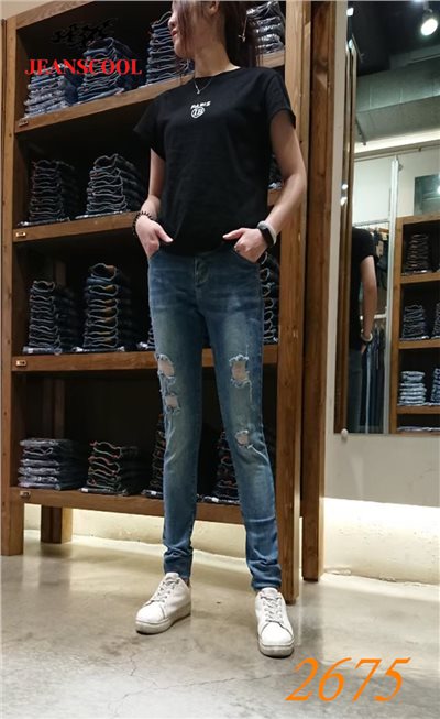小胡子牛仔【2675】窄管長褲，淺復古色系，訂織布料舒適度up，吊磨工藝增添自然感，混搭不規則磨損，增加自然感。
